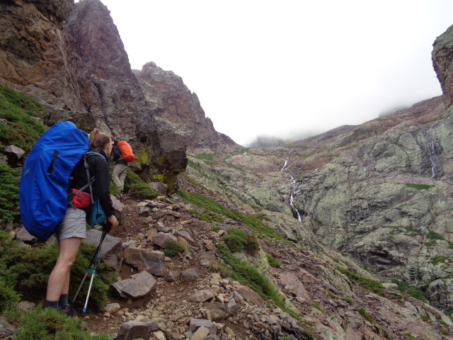 équipée suite à l’orage pendant la nuit à Ascu Stagnu, regard vers ce que je dois franchir pour atteindre le point culminant du GR20