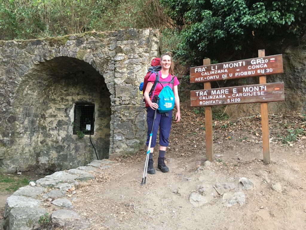 Début de l’itinéraire dans le haut du village de Calinzana. Ici commence l’aventure.
