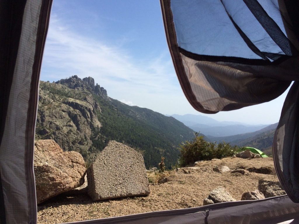 Nous avons dormi tout en bas du refuge et la vue est magique