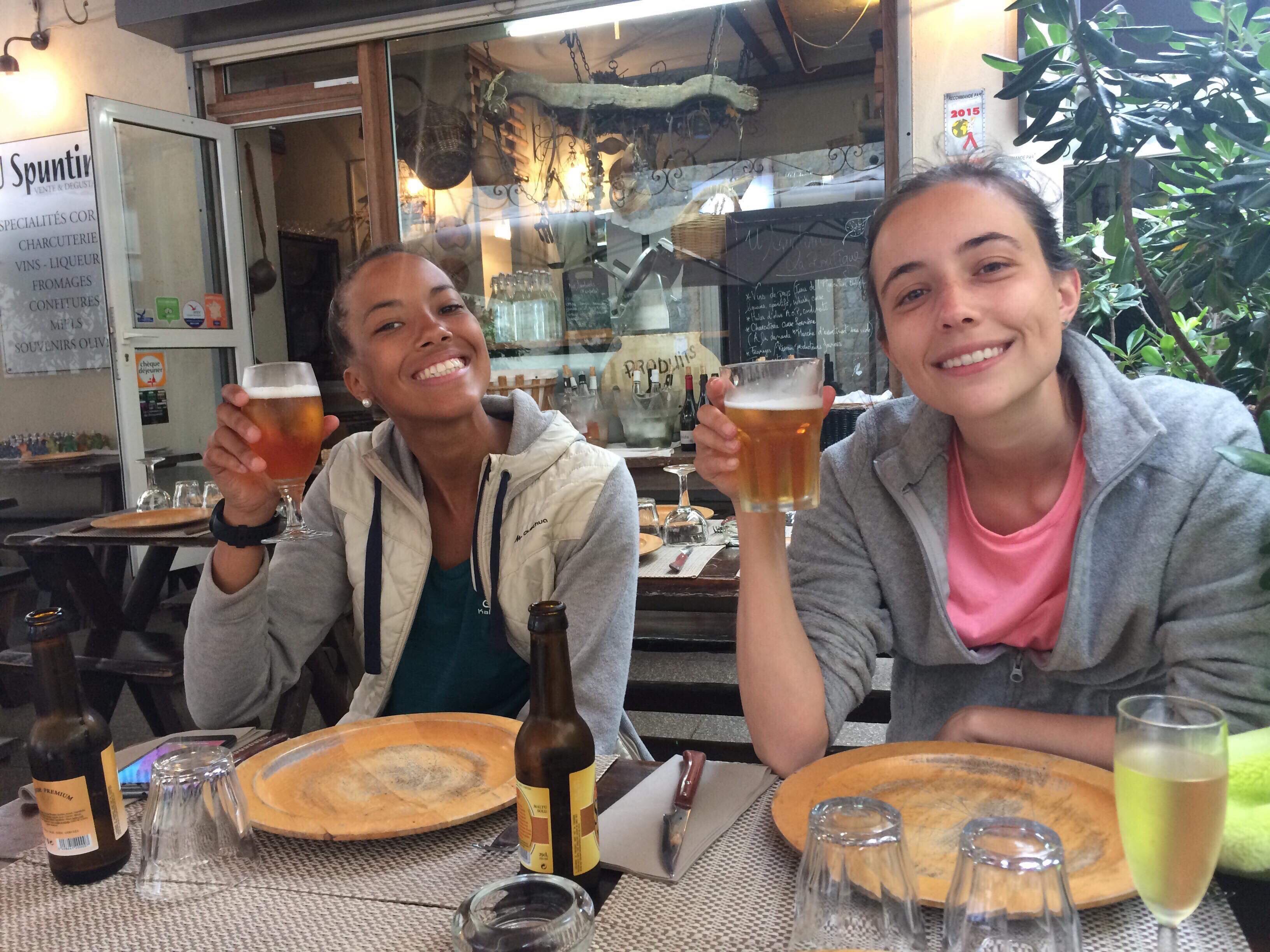 Retour à la civilisation après randonnée trek Justine